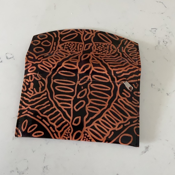 Genuine Leather from India. Vintage wallet w/2 zippers pockets/Hand Tooled/Mint - Picture 6 of 10